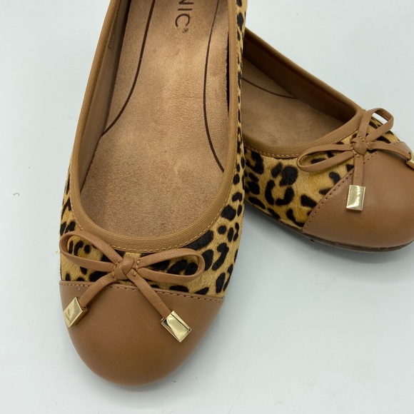 Vionic size 7.5 shoes 🐸* - Picture 2 of 3